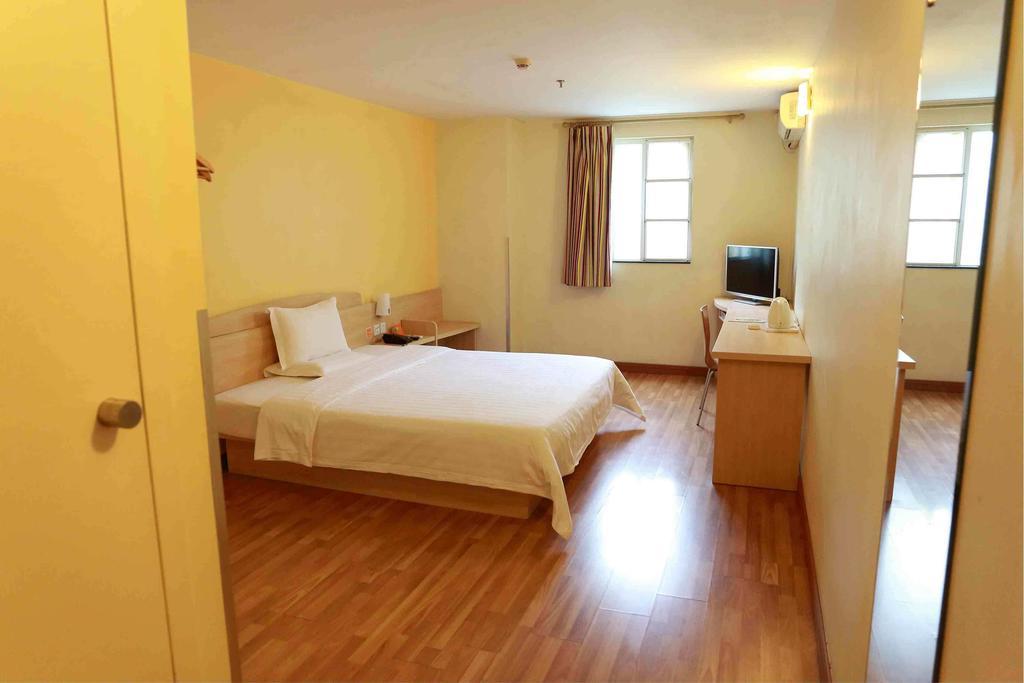 7Days Inn Guangzhou Gangding Longkou XI Road 광저우 객실 사진